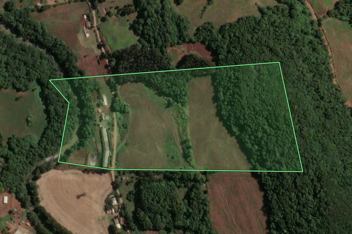 Imagem de satélite do imóvel rural em Marcelino Ramos (RS), com o contorno declarado no CAR desenhado por cima.