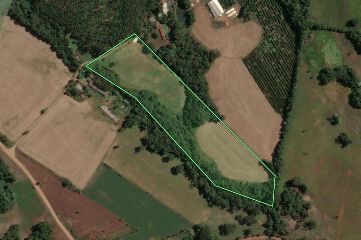 Imagem de satélite do imóvel rural em Marcelino Ramos (RS), com o contorno declarado no CAR desenhado por cima.