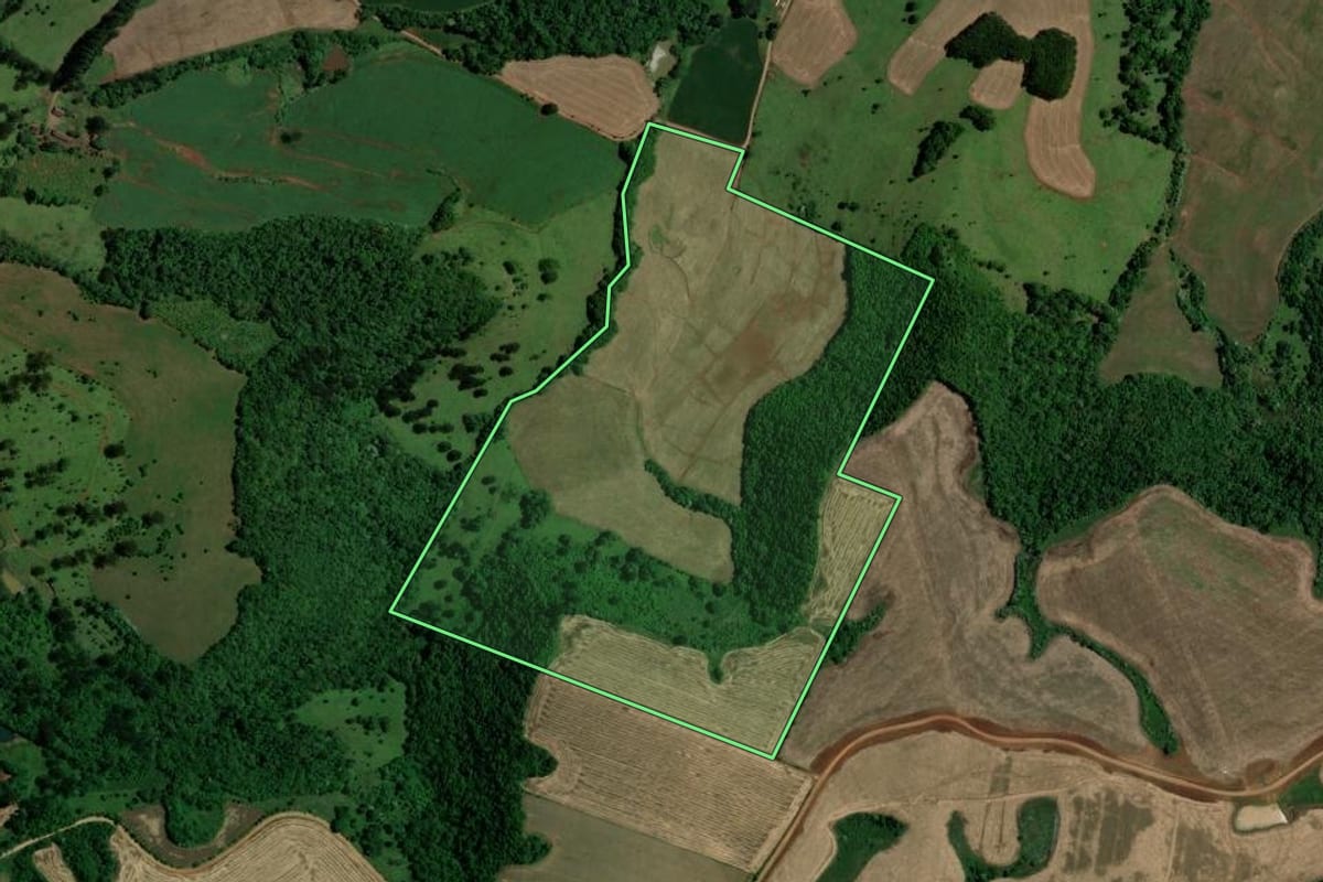 Imagem de satélite do imóvel rural em Marcelino Ramos (RS), com o contorno declarado no CAR desenhado por cima.