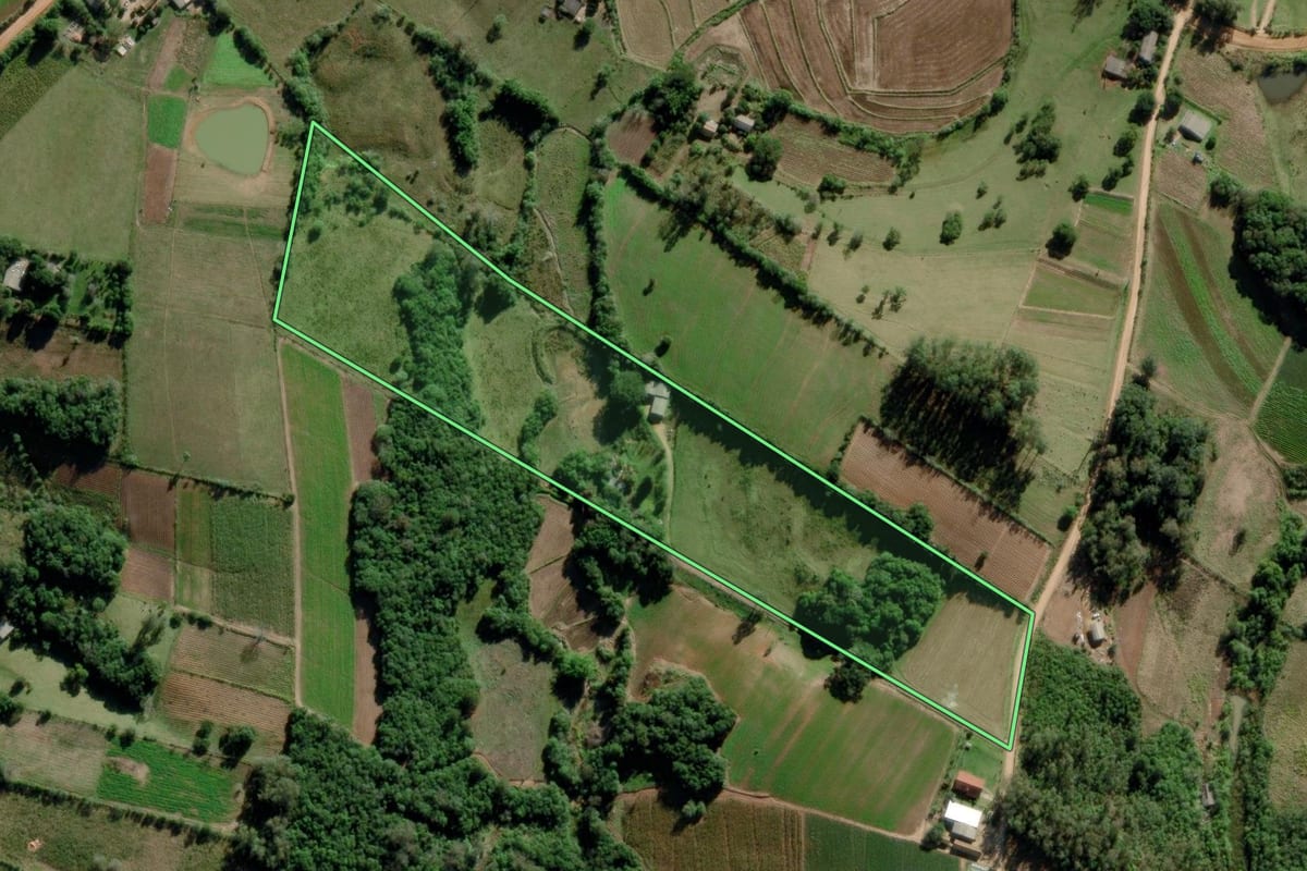 Imagem de satélite do imóvel rural em Mariana Pimentel (RS), com o contorno declarado no CAR desenhado por cima.