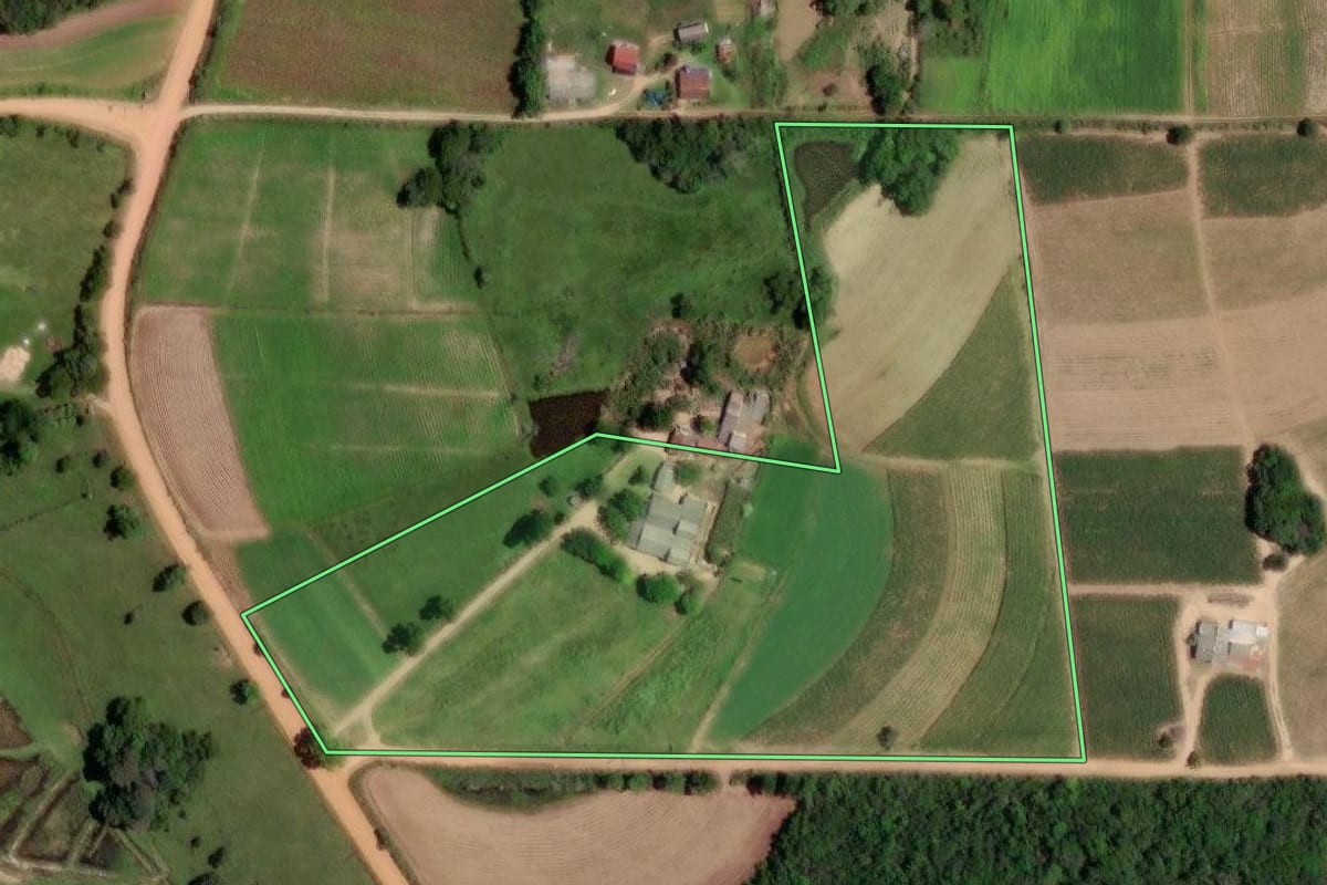 Imagem de satélite do imóvel rural em Mariana Pimentel (RS), com o contorno declarado no CAR desenhado por cima.