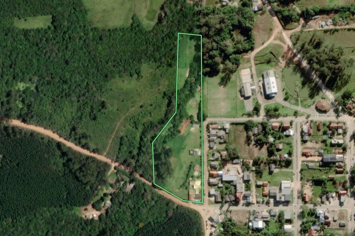 Imagem de satélite do imóvel rural em Mariana Pimentel (RS), com o contorno declarado no CAR desenhado por cima.