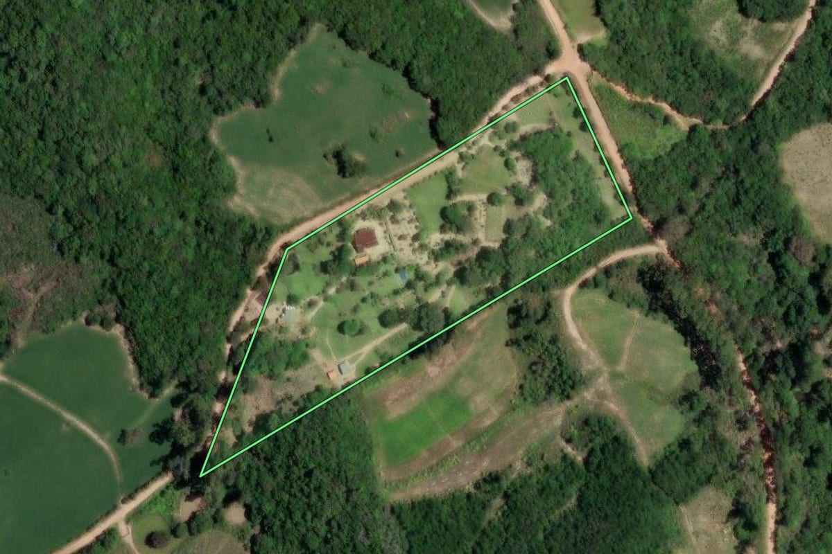 Imagem de satélite do imóvel rural em Mariana Pimentel (RS), com o contorno declarado no CAR desenhado por cima.