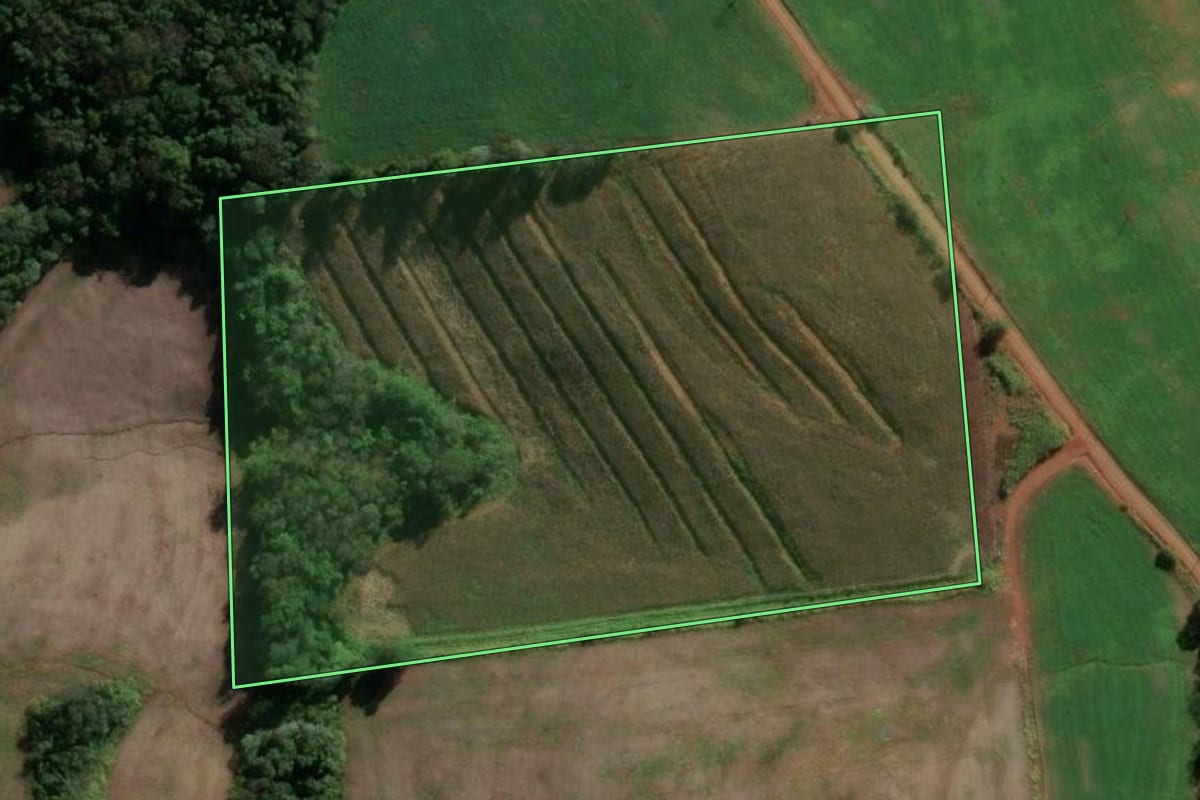 Imagem de satélite do imóvel rural em Mariano Moro (RS), com o contorno declarado no CAR desenhado por cima.