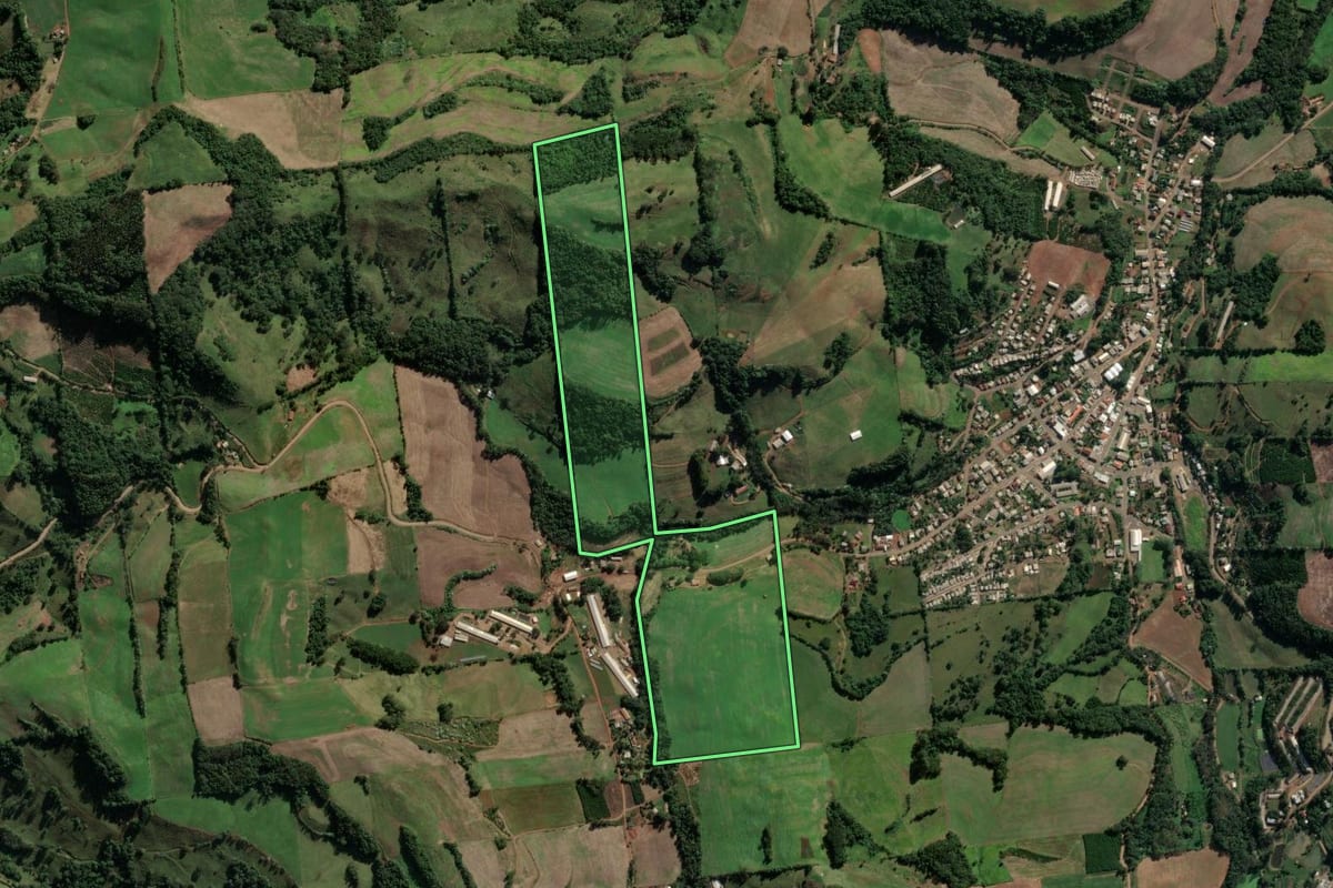 Imagem de satélite do imóvel rural em Mariano Moro (RS), com o contorno declarado no CAR desenhado por cima.