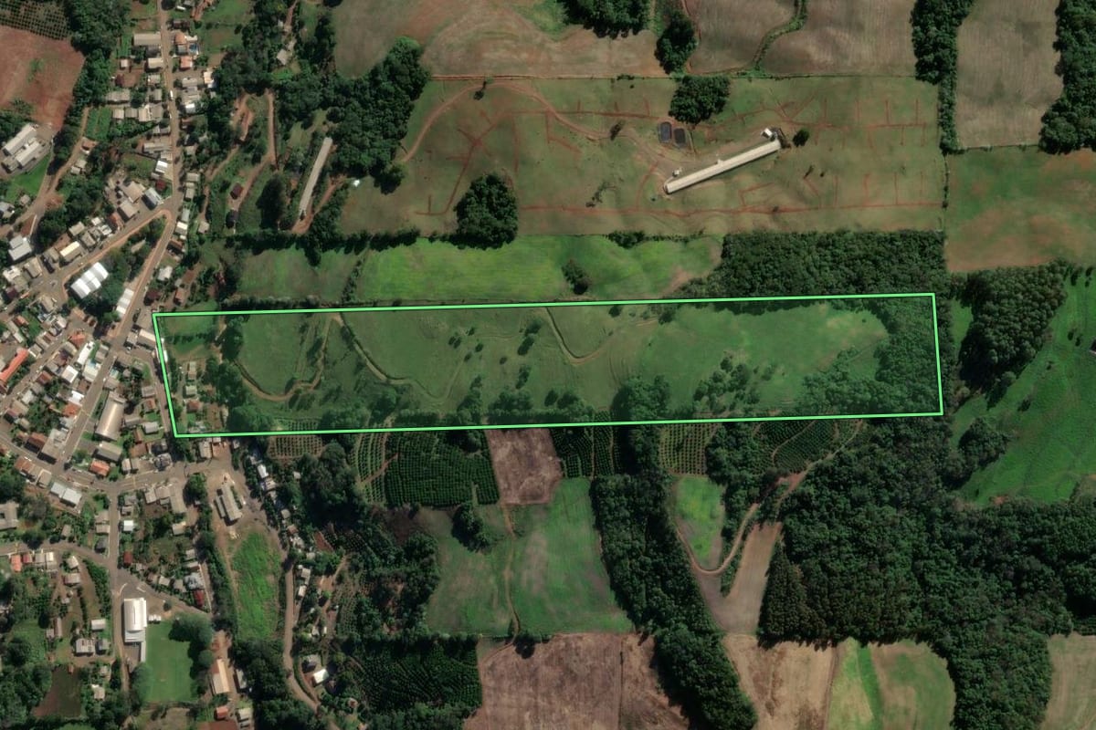Imagem de satélite do imóvel rural em Mariano Moro (RS), com o contorno declarado no CAR desenhado por cima.