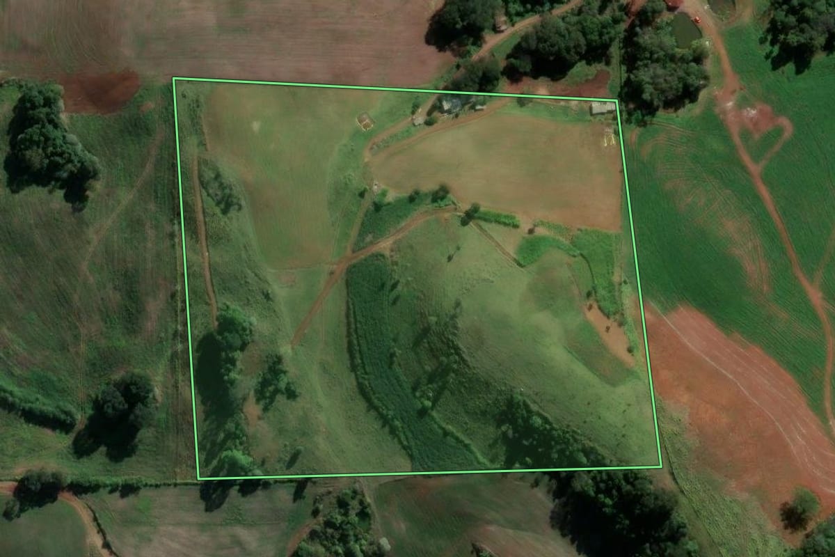 Imagem de satélite do imóvel rural em Mariano Moro (RS), com o contorno declarado no CAR desenhado por cima.