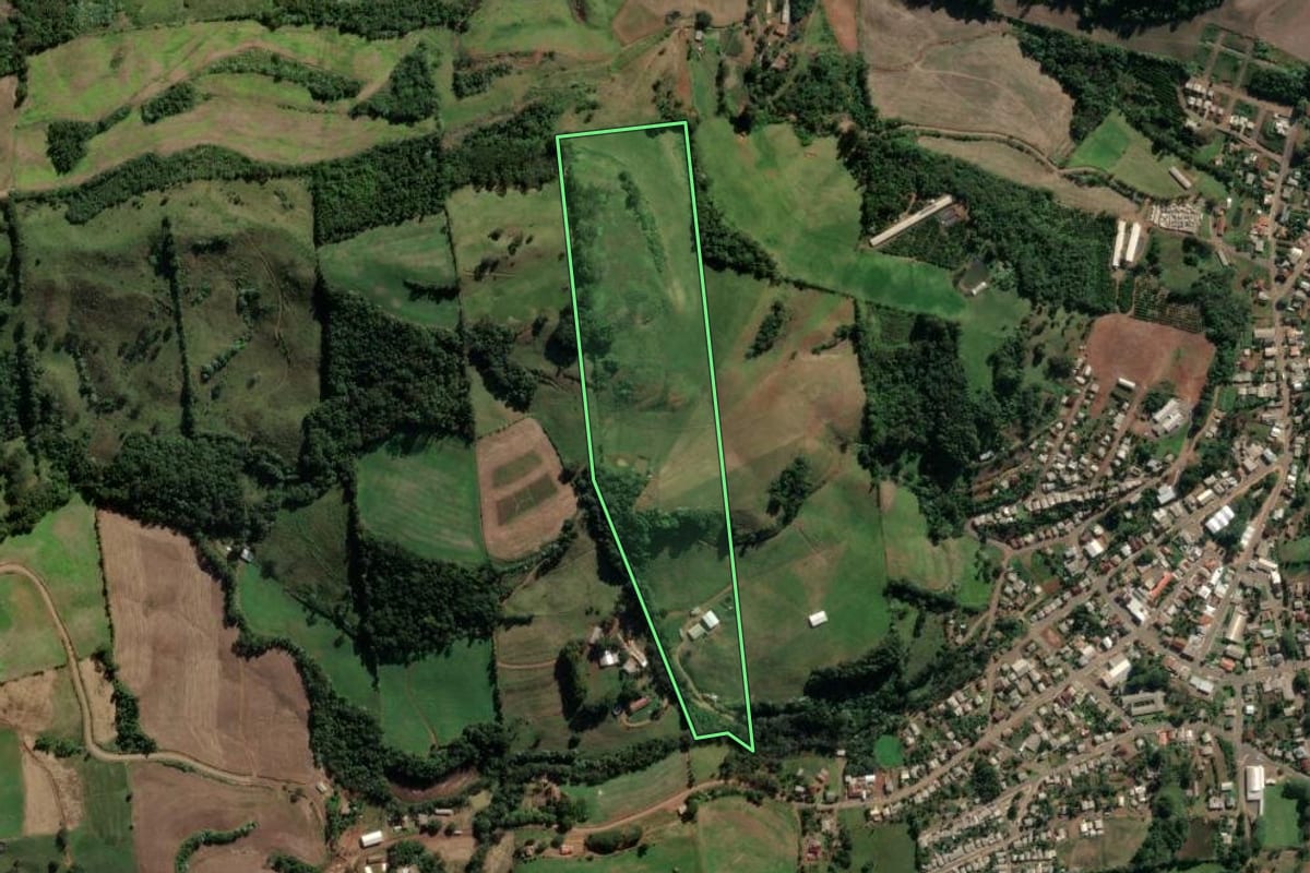 Imagem de satélite do imóvel rural em Mariano Moro (RS), com o contorno declarado no CAR desenhado por cima.