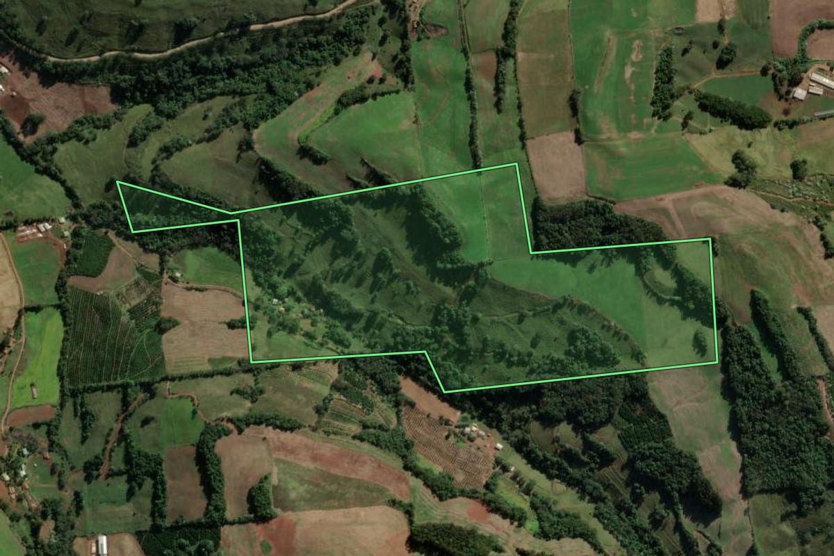 Imagem de satélite do imóvel rural em Mariano Moro (RS), com o contorno declarado no CAR desenhado por cima.