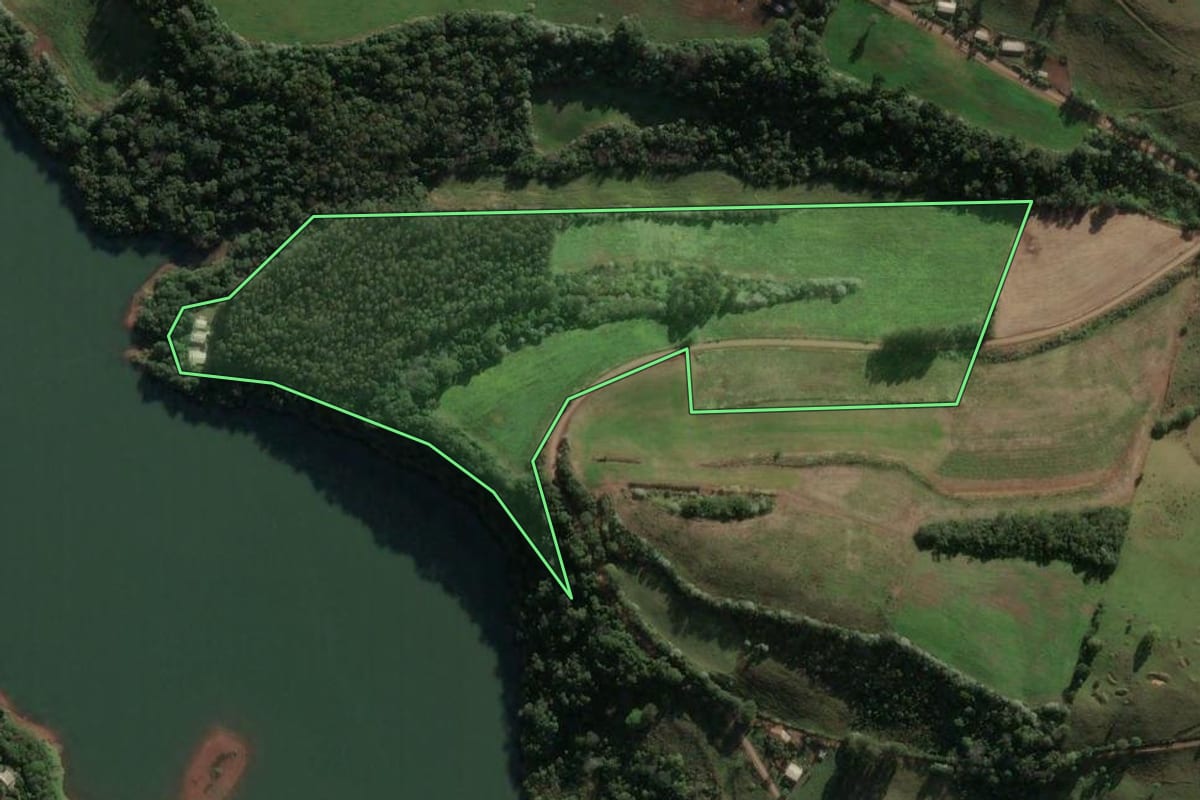 Imagem de satélite do imóvel rural em Mariano Moro (RS), com o contorno declarado no CAR desenhado por cima.