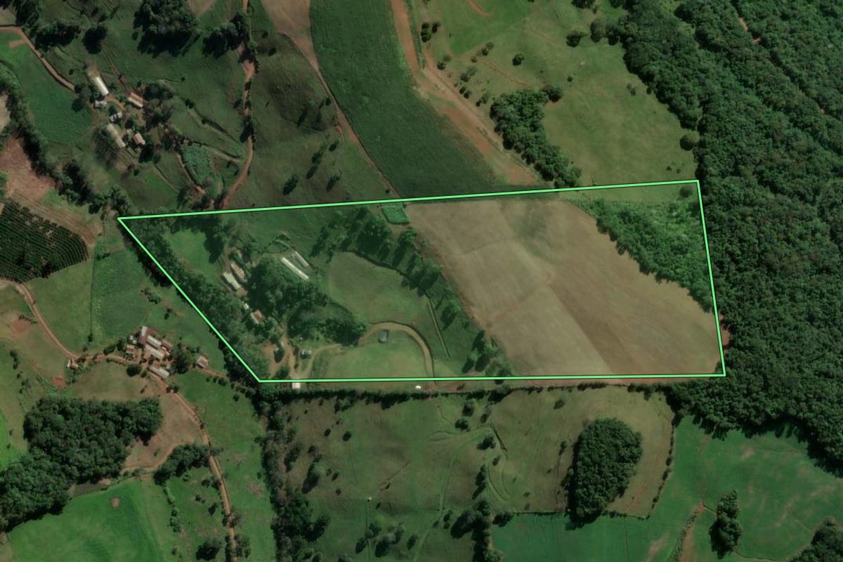 Imagem de satélite do imóvel rural em Mariano Moro (RS), com o contorno declarado no CAR desenhado por cima.