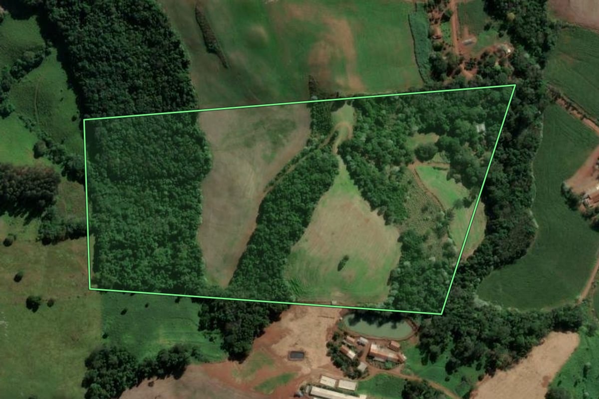 Imagem de satélite do imóvel rural em Mariano Moro (RS), com o contorno declarado no CAR desenhado por cima.