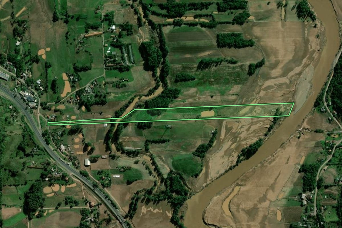 Imagem de satélite do imóvel rural em Marques de Souza (RS), com o contorno declarado no CAR desenhado por cima.