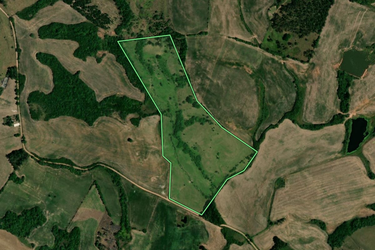 Imagem de satélite do imóvel rural em Mata (RS), com o contorno declarado no CAR desenhado por cima.