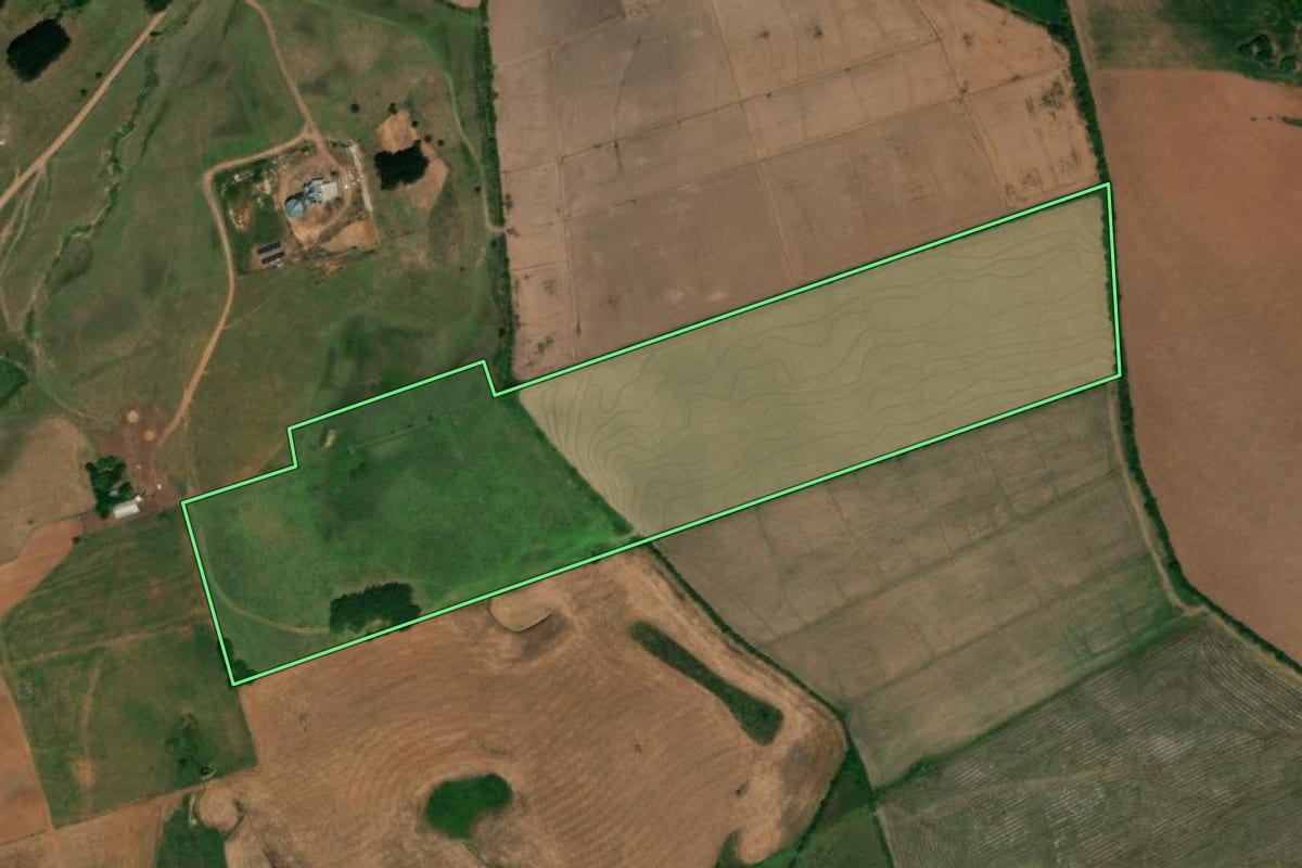 Imagem de satélite do imóvel rural em Mata (RS), com o contorno declarado no CAR desenhado por cima.