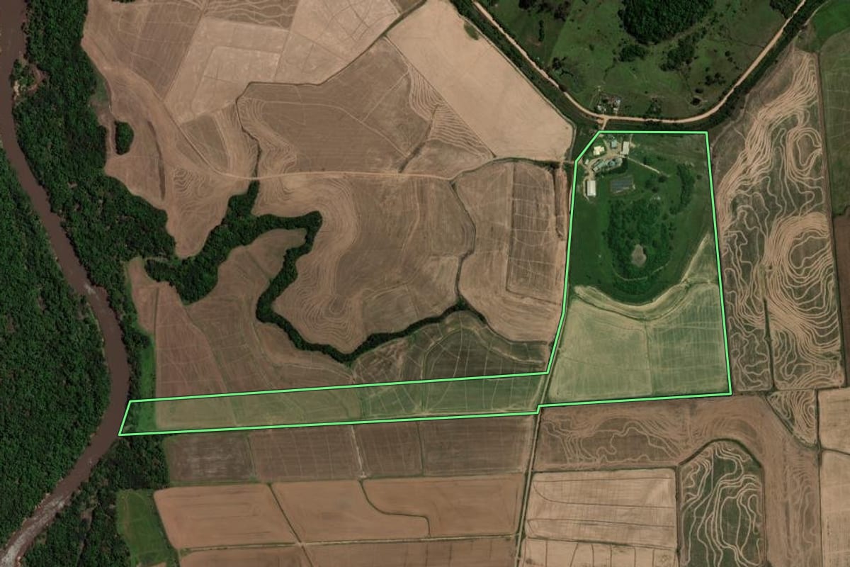 Imagem de satélite do imóvel rural em Mata (RS), com o contorno declarado no CAR desenhado por cima.
