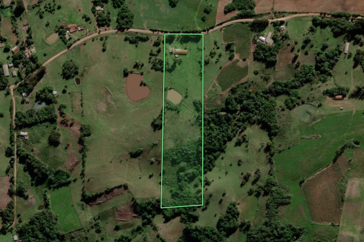 Imagem de satélite do imóvel rural em Mata (RS), com o contorno declarado no CAR desenhado por cima.