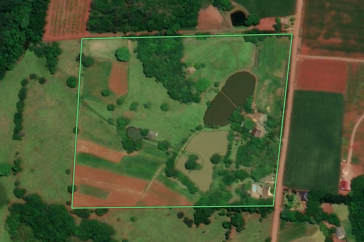 Imagem de satélite do imóvel rural em Mato Leitão (RS), com o contorno declarado no CAR desenhado por cima.