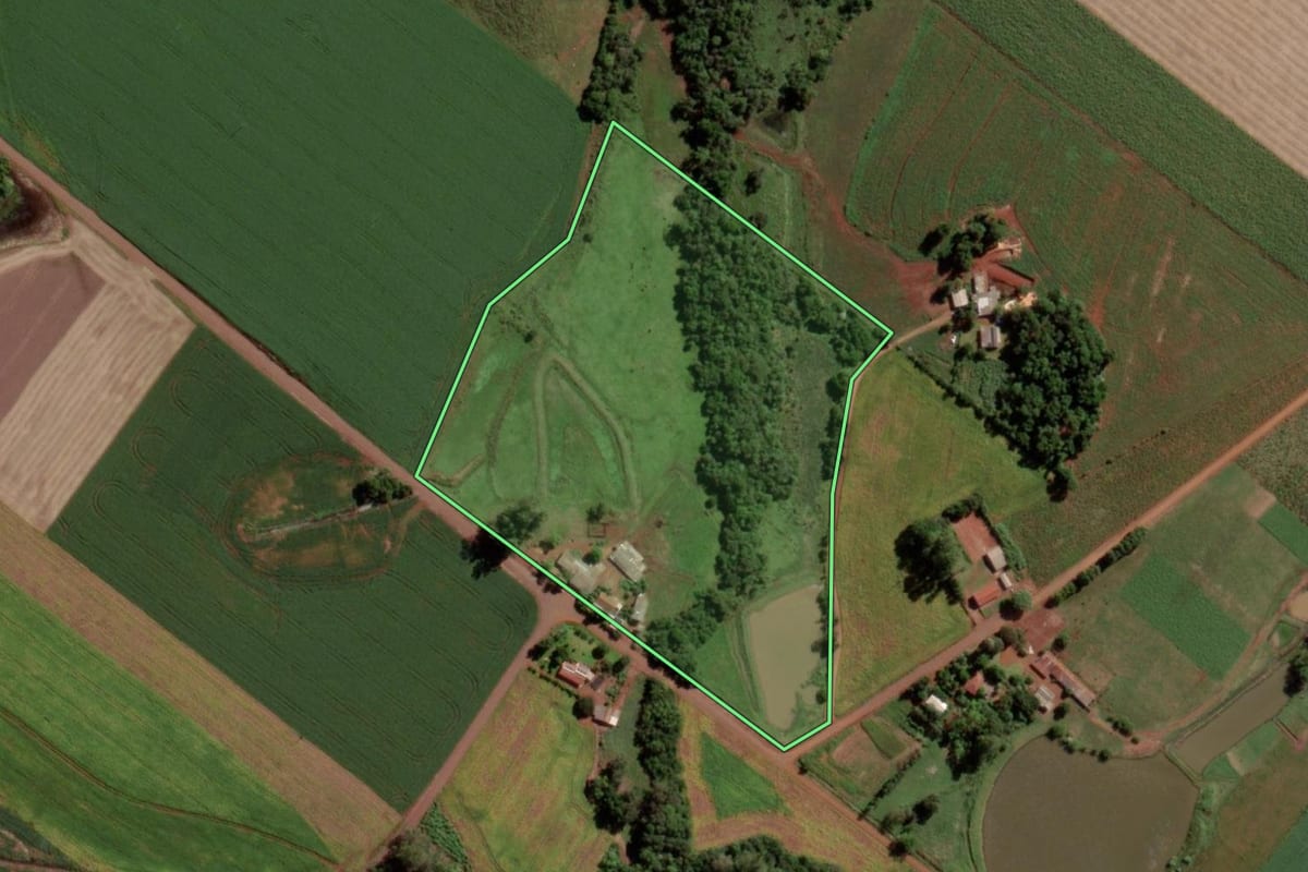 Imagem de satélite do imóvel rural em Mato Queimado (RS), com o contorno declarado no CAR desenhado por cima.