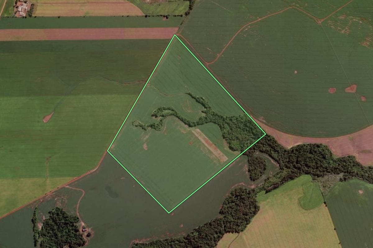 Imagem de satélite do imóvel rural em Mato Queimado (RS), com o contorno declarado no CAR desenhado por cima.