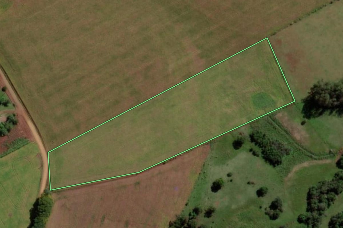 Imagem de satélite do imóvel rural em Mato Queimado (RS), com o contorno declarado no CAR desenhado por cima.