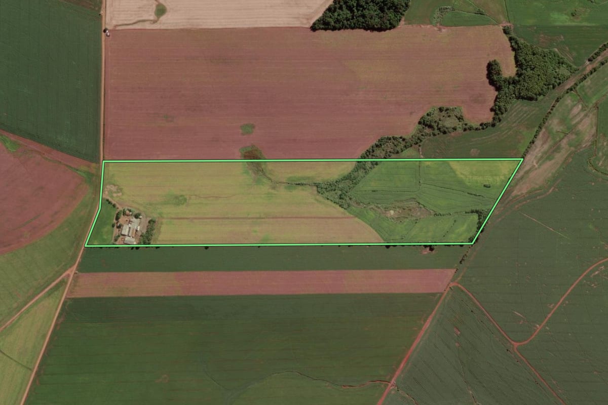 Imagem de satélite do imóvel rural em Mato Queimado (RS), com o contorno declarado no CAR desenhado por cima.