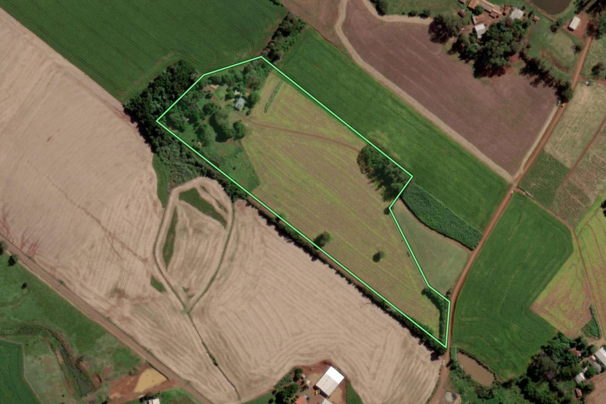 Imagem de satélite do imóvel rural em Mato Queimado (RS), com o contorno declarado no CAR desenhado por cima.