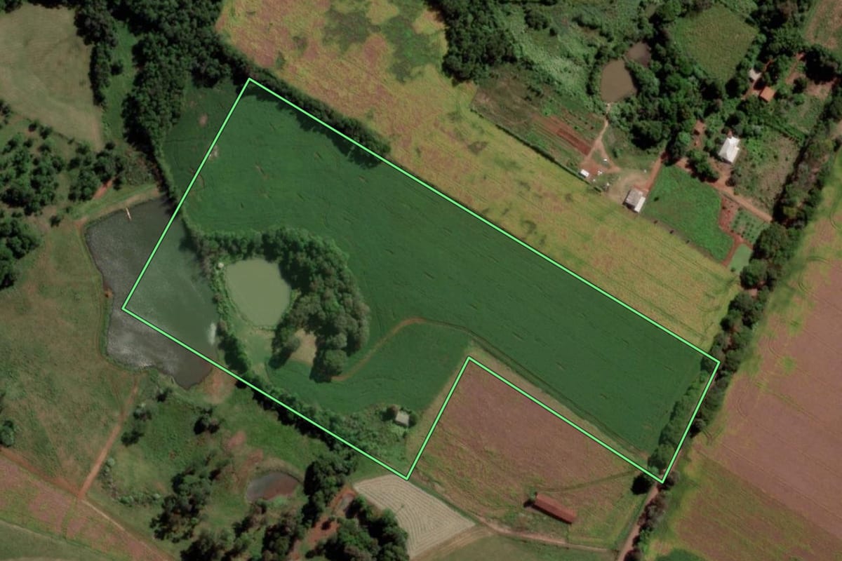 Imagem de satélite do imóvel rural em Mato Queimado (RS), com o contorno declarado no CAR desenhado por cima.