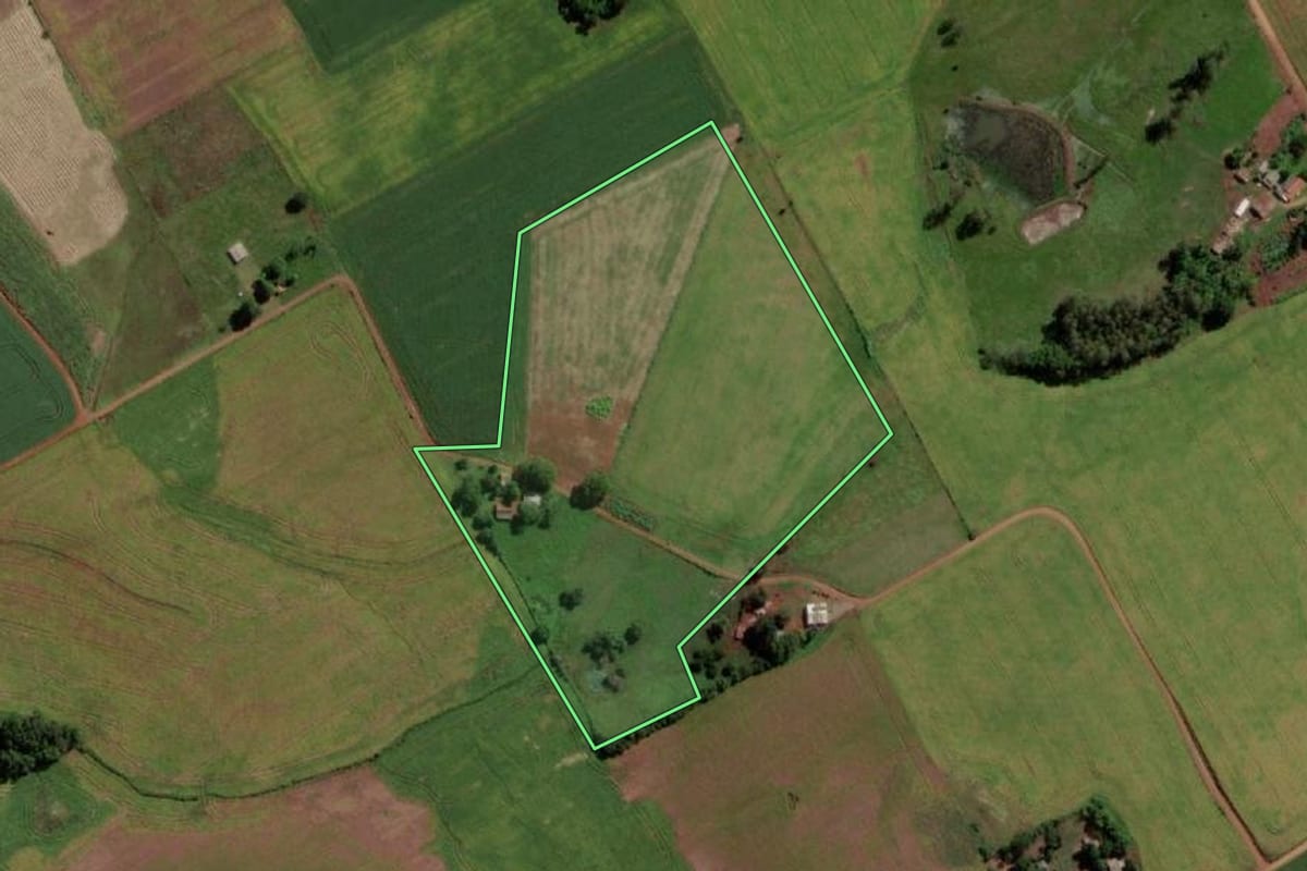 Imagem de satélite do imóvel rural em Mato Queimado (RS), com o contorno declarado no CAR desenhado por cima.