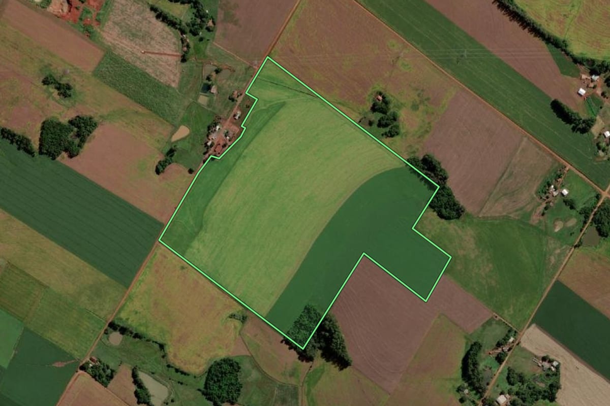 Imagem de satélite do imóvel rural em Mato Queimado (RS), com o contorno declarado no CAR desenhado por cima.