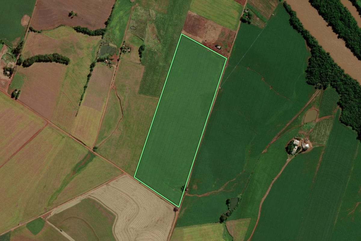Imagem de satélite do imóvel rural em Mato Queimado (RS), com o contorno declarado no CAR desenhado por cima.