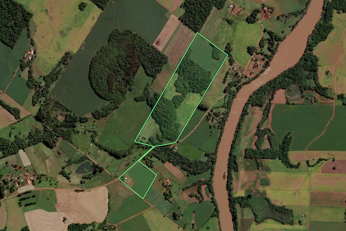 Imagem de satélite do imóvel rural em Mato Queimado (RS), com o contorno declarado no CAR desenhado por cima.