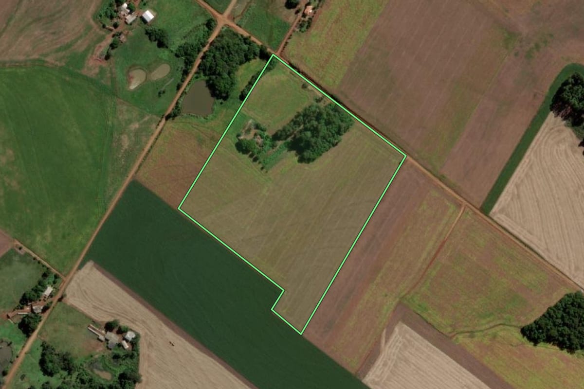 Imagem de satélite do imóvel rural em Mato Queimado (RS), com o contorno declarado no CAR desenhado por cima.