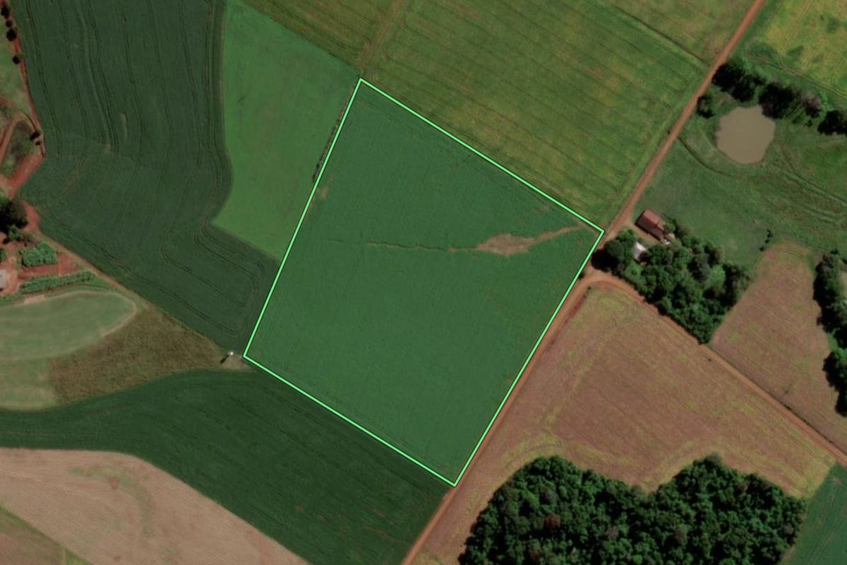 Imagem de satélite do imóvel rural em Mato Queimado (RS), com o contorno declarado no CAR desenhado por cima.