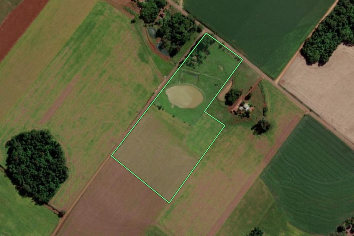 Imagem de satélite do imóvel rural em Mato Queimado (RS), com o contorno declarado no CAR desenhado por cima.