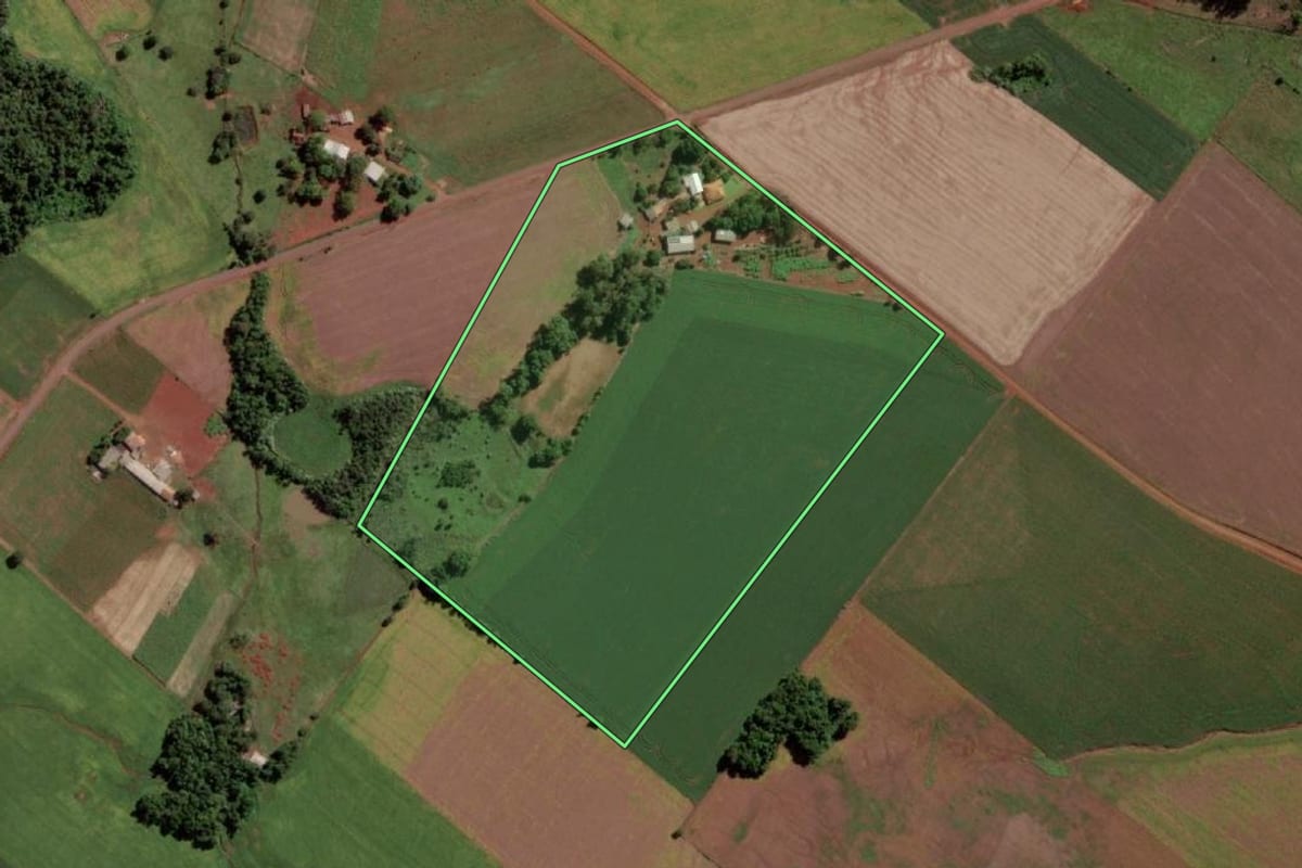 Imagem de satélite do imóvel rural em Mato Queimado (RS), com o contorno declarado no CAR desenhado por cima.