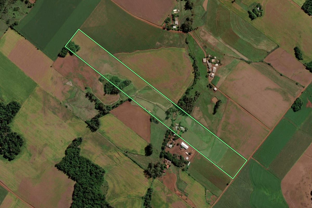 Imagem de satélite do imóvel rural em Mato Queimado (RS), com o contorno declarado no CAR desenhado por cima.