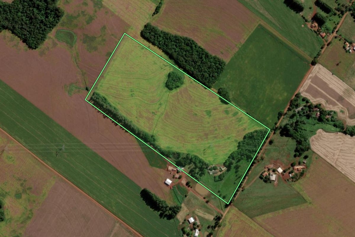 Imagem de satélite do imóvel rural em Mato Queimado (RS), com o contorno declarado no CAR desenhado por cima.