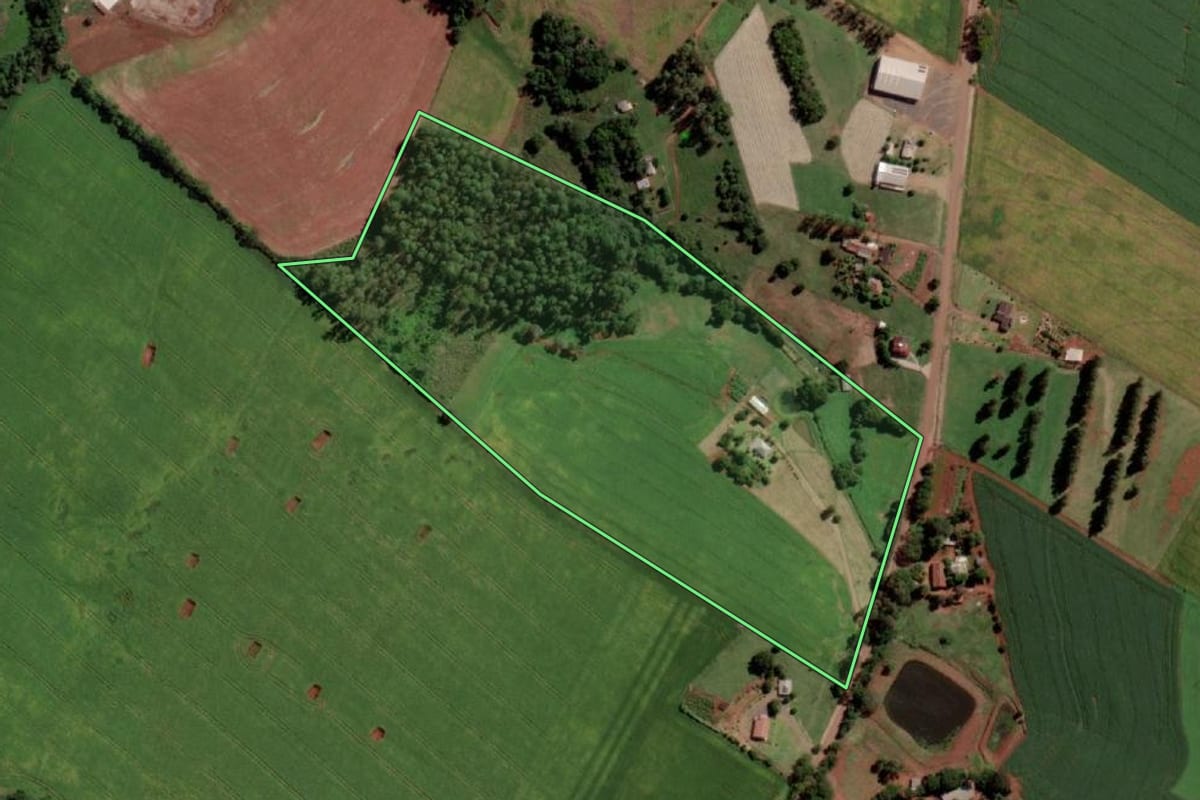 Imagem de satélite do imóvel rural em Mato Queimado (RS), com o contorno declarado no CAR desenhado por cima.