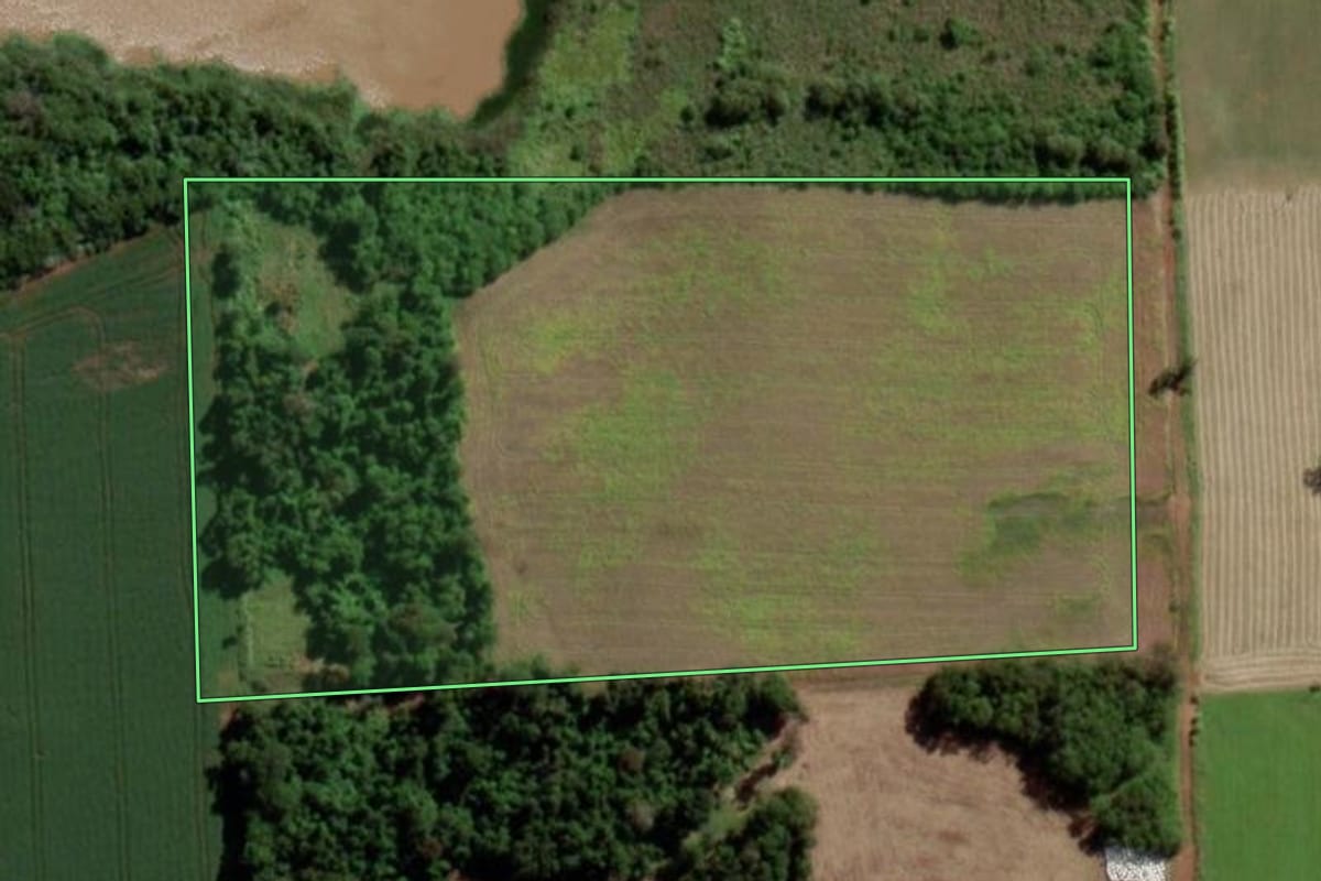 Imagem de satélite do imóvel rural em Mato Queimado (RS), com o contorno declarado no CAR desenhado por cima.