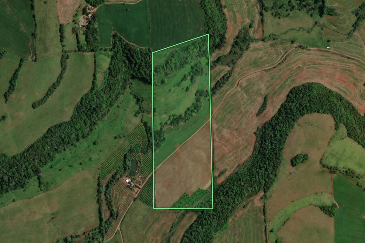 Imagem de satélite do imóvel rural em Maximiliano de Almeida (RS), com o contorno declarado no CAR desenhado por cima.