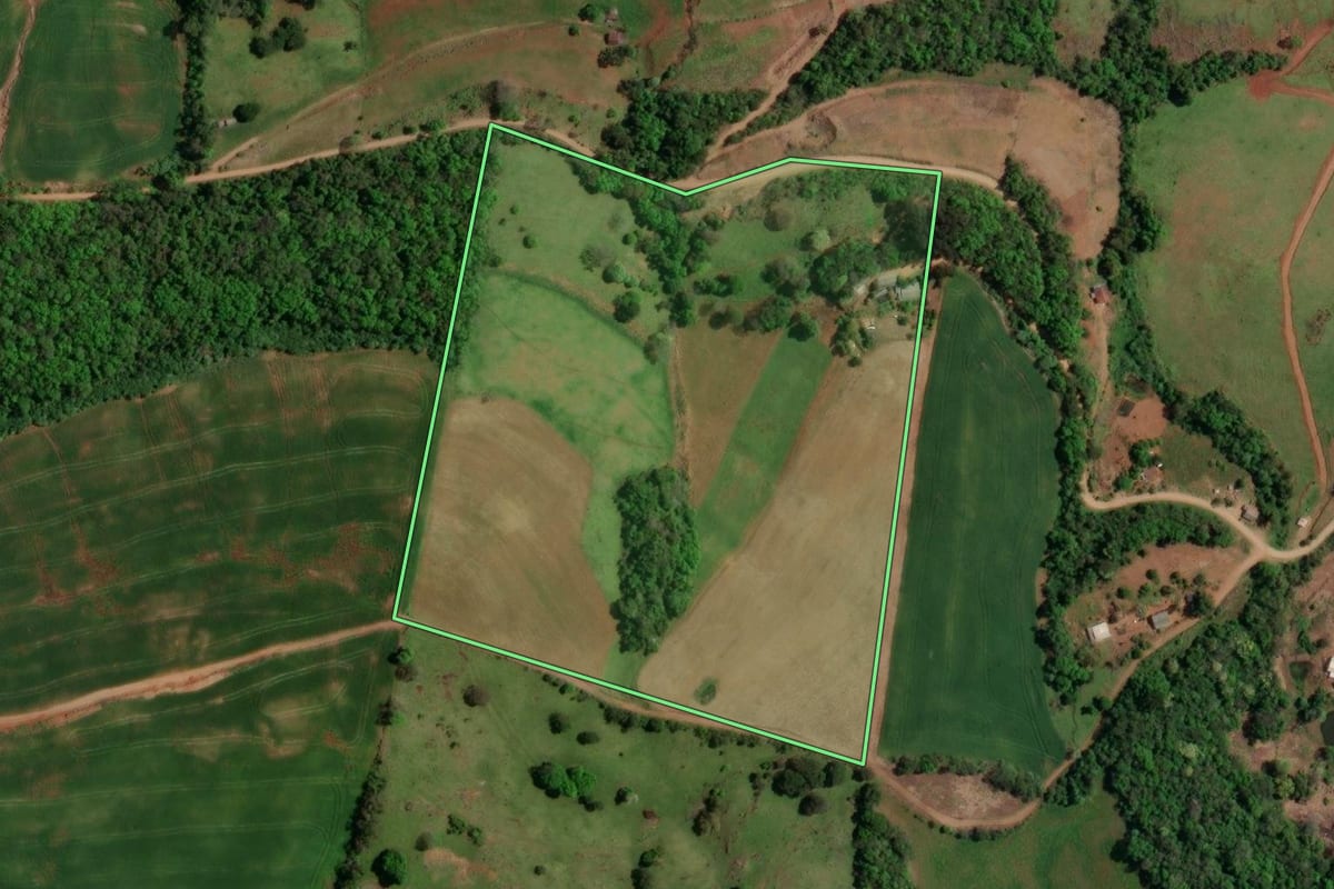 Imagem de satélite do imóvel rural em Maximiliano de Almeida (RS), com o contorno declarado no CAR desenhado por cima.