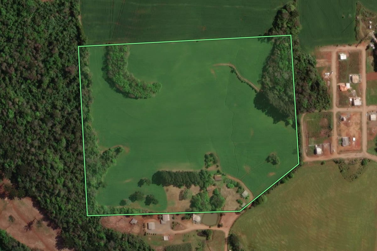 Imagem de satélite do imóvel rural em Maximiliano de Almeida (RS), com o contorno declarado no CAR desenhado por cima.