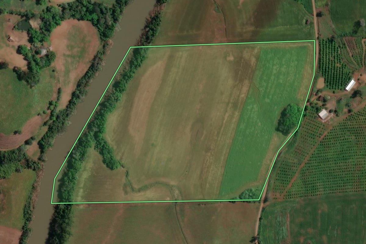 Imagem de satélite do imóvel rural em Maximiliano de Almeida (RS), com o contorno declarado no CAR desenhado por cima.