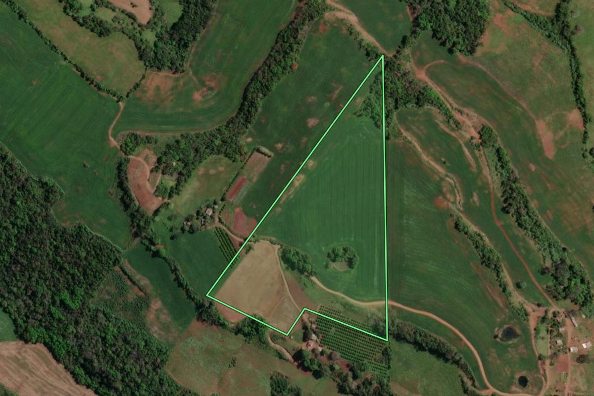 Imagem de satélite do imóvel rural em Maximiliano de Almeida (RS), com o contorno declarado no CAR desenhado por cima.