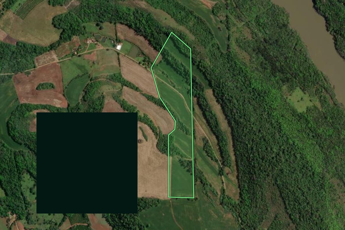 Imagem de satélite do imóvel rural em Maximiliano de Almeida (RS), com o contorno declarado no CAR desenhado por cima.
