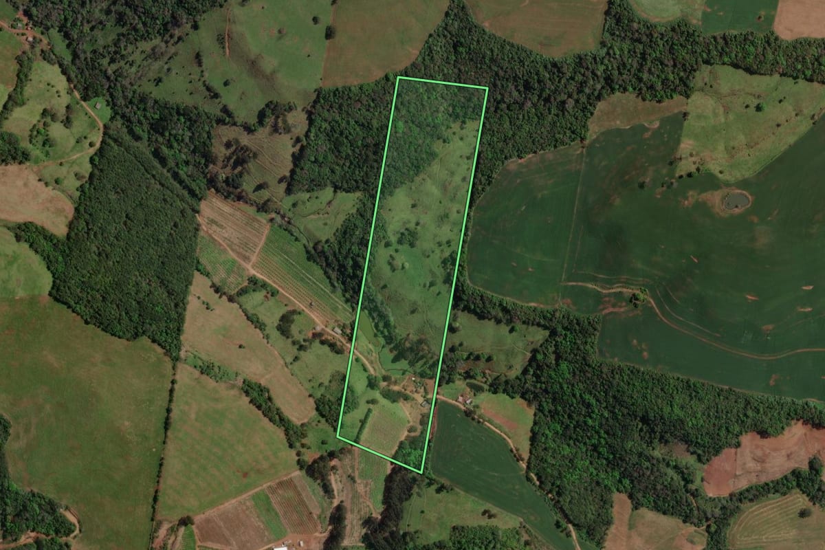 Imagem de satélite do imóvel rural em Maximiliano de Almeida (RS), com o contorno declarado no CAR desenhado por cima.