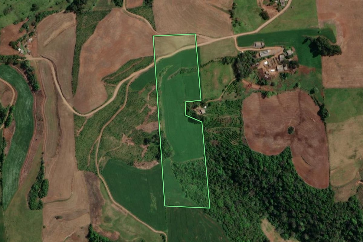Imagem de satélite do imóvel rural em Maximiliano de Almeida (RS), com o contorno declarado no CAR desenhado por cima.
