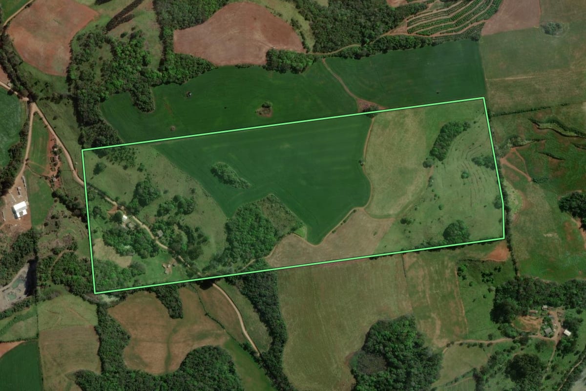 Imagem de satélite do imóvel rural em Maximiliano de Almeida (RS), com o contorno declarado no CAR desenhado por cima.
