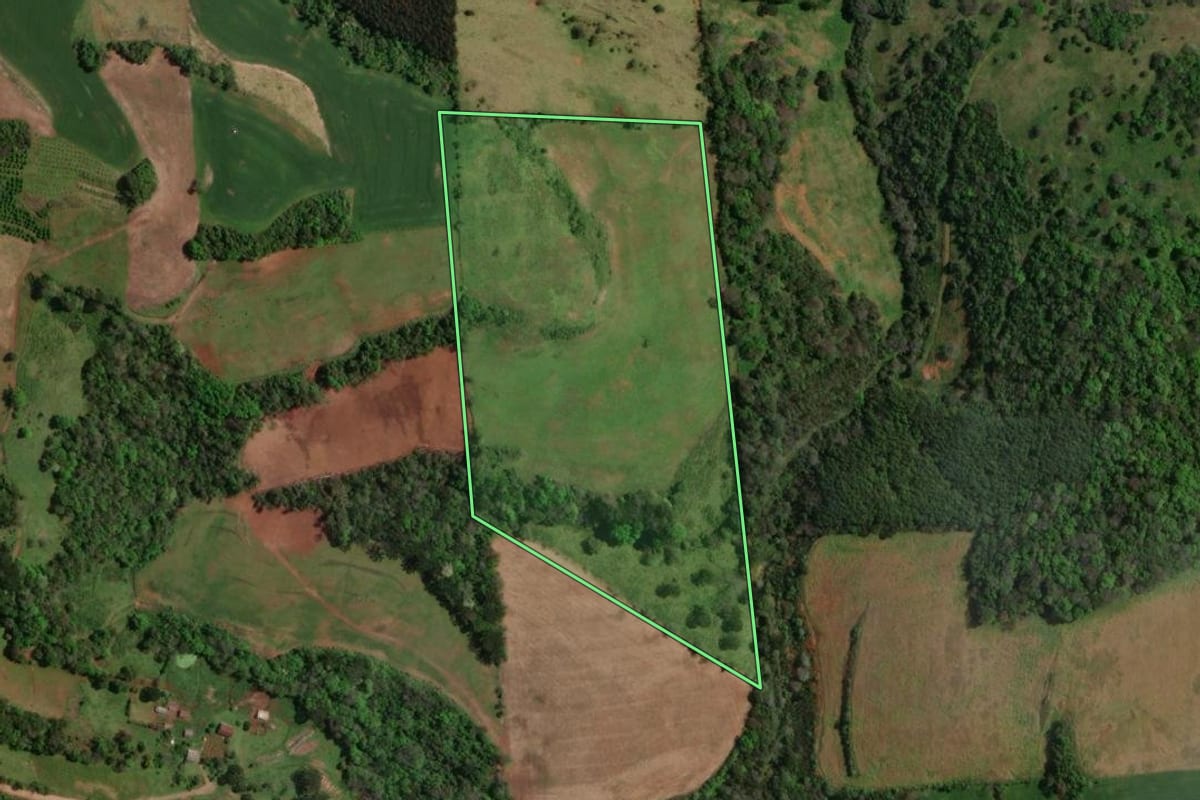 Imagem de satélite do imóvel rural em Maximiliano de Almeida (RS), com o contorno declarado no CAR desenhado por cima.